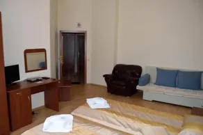 Flora Boutique Hotel - Image 2