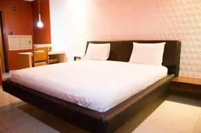 Platinum Motel - Image 4