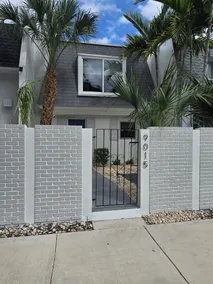 Luxurious & Spacious Townhouse in Prime Location - Image 2