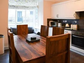 Craven House - Image 4