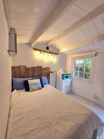 Coastal Cosy Cabin With hot tub - Image 4