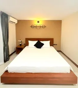 Dee Dee Mansion - Image 3