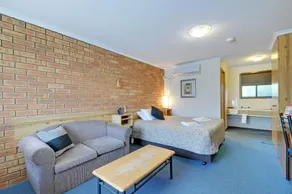 Always Welcome Motel - Image 4