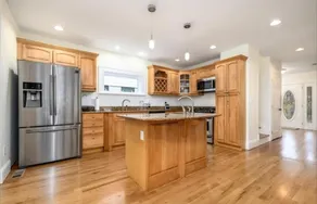 Black Rock Home 4 bed Jacuzzi Bath Beach - Image 3