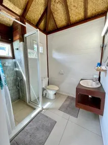 Blackstone Paea Premium beachfront bungalow private access wifi 3 pers - Image 2