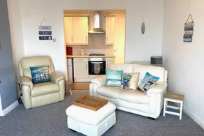 Beachfront Bolthole With Seaview in Idyllic Hythe - Image 3