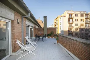 Apartamento con gran terraza en Girona - Image 2