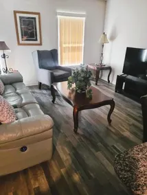 Beautiful Bracken Ln Bungalow - Image 5