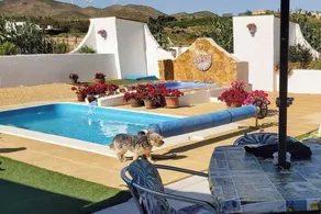 2-bed Villa Sleeps 5 - Private Pool & Free Parking - Image 3