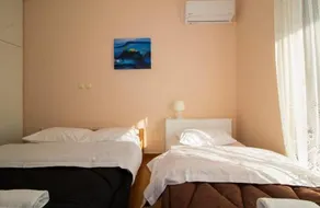 Laconian Collection Thermopylon Road Comfy Apartment - Image 3