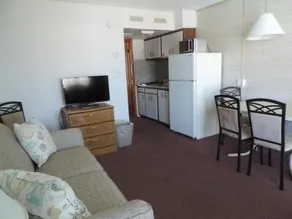 Panoramic Motel Apts - Image 3