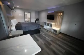 Travelodge by Wyndham Whittier - Image 3