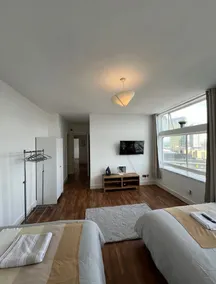 City centre & Parking 2 Bed AP - Image 3
