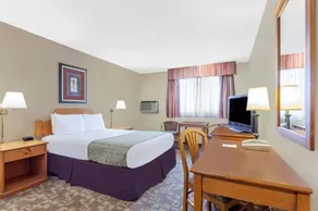 Days Inn by Wyndham Bellingham - Image 4