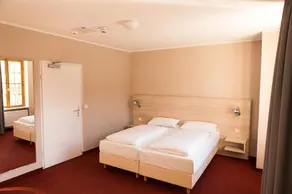 Rasthof Und Motel Hermsdorfer Kreuz - Image 3