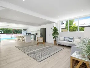 The Surfers Beach House - Image 2