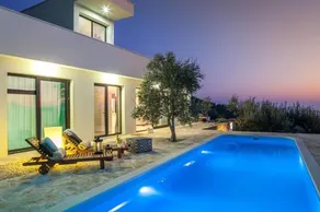 Villa with private Pool in Olive tree garden in Makarska - Image 4
