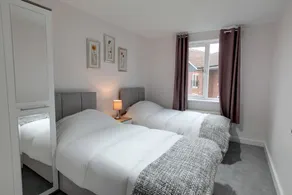 Ravens House Sapphire Apartments - Image 4