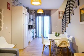 C - Apartamento moderno con piscina compartida - Image 2