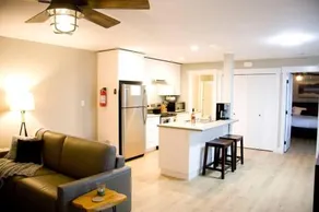 M&M's Maple Bay Mountain Guesthouse - Image 4