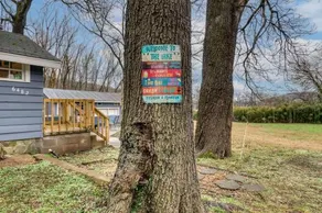 Cozy Lakefront Cottage Getaway Branson MO. - Image 2