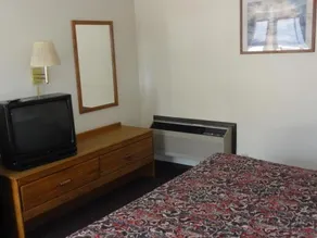 Budget Inn Selma - Image 3