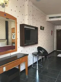 Treasure Island Motel - Renwu - Image 2