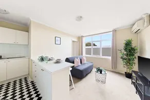 A Comfy & Cozy Apt in Clifton Hill, Free Parking - Image 3