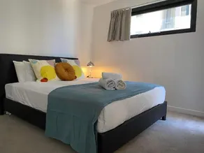 2 Bed 2 Bath Luxury Apartment in Braddon Canberra - Free heated pool, gym, parking - Image 2