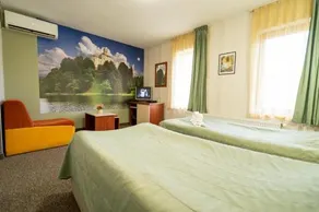 Bryasta Hotel & Restaurant - Image 2