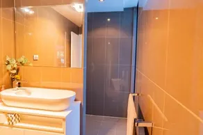 Large Executive 3 bedroom - Image 2