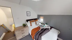 Queen House - Image 4