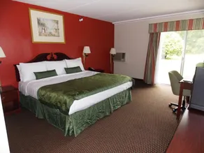 Center Street Value Inn - Image 4