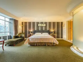 Kingdom Hotel - Image 4