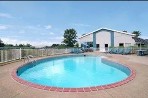 KNIGHTS INN ELYRIA - Image 3