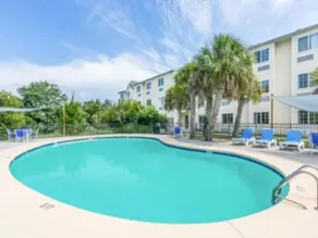 Microtel Inn & Suites by Wyndham Carolina Beach - Image 4