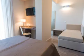 Hotel 2000 - Image 3