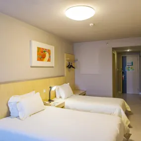 Jinjiang Inn Shenzhen Dewang Guangchang Jiudian - Image 2