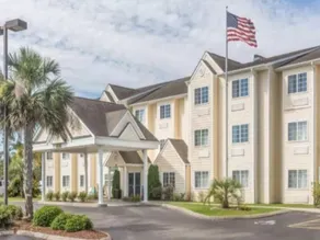 Microtel Inn & Suites by Wyndham Carolina Beach - Image 2