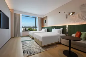 Hilton Garden Inn Qingdao West Coast Century Avenue - Image 2
