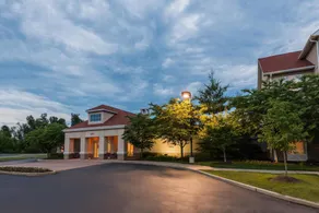 Larkspur Landing Extended Stay Suites St. Louis Riverport- Airport West - Image 2