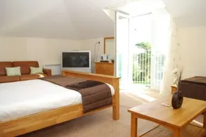 Woodridge Inn Hotel - Image 2