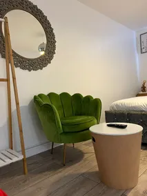 Captivating Luxury 1-bed Apartment in London - Image 4