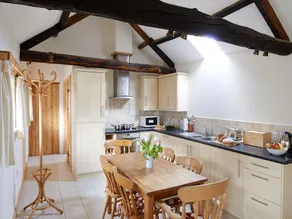 Delightful two Bedroom Converted Coach House in the Grounds off a Farm - Image 2