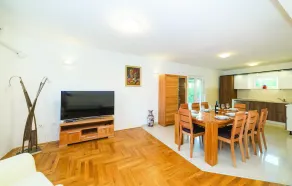 Amazing Home in Trilj with Hot Tub, WiFi & 4 Bedrooms - Image 5