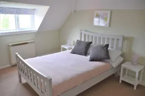 Charming 3-bed Apartment in Talgarth Powys - Image 5