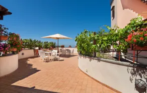 Cassiopea Hotel - Image 2