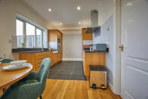 Host Stay Strathview - Image 2