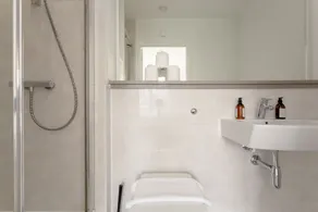 Contemporary 1 Bedroom Apartment in Haggerston - Image 4
