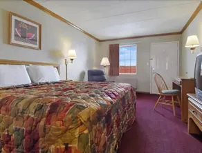 Days Inn by Wyndham Auburn - Image 4